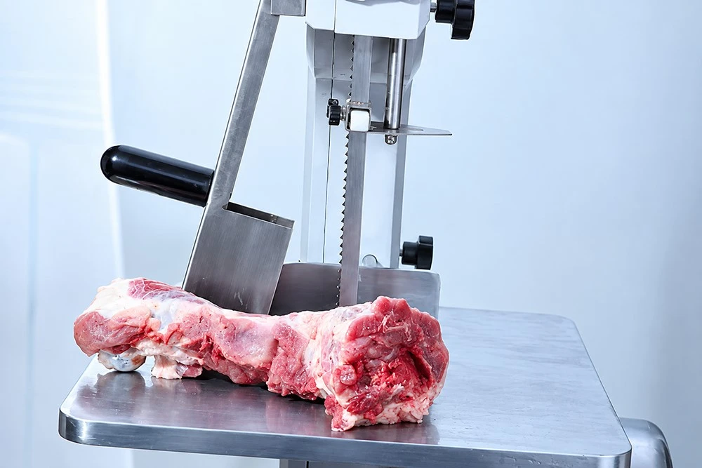 Pourquoi les boucheries artisanales françaises optent pour des lames de scie à ruban à viande à h...